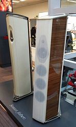 Sonus Faber Lilium Walnut/White leather Sonus Faber Lilium Walnut/White leather